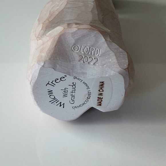 Willow Tree Gratitude Girl With Yellow Calla Lilies Figurine 2022 - Home Decor - Picture 9 of 11